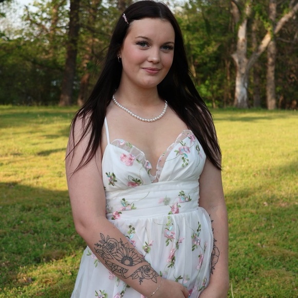 Meet your Posher, Journie - Picture 4 of 5